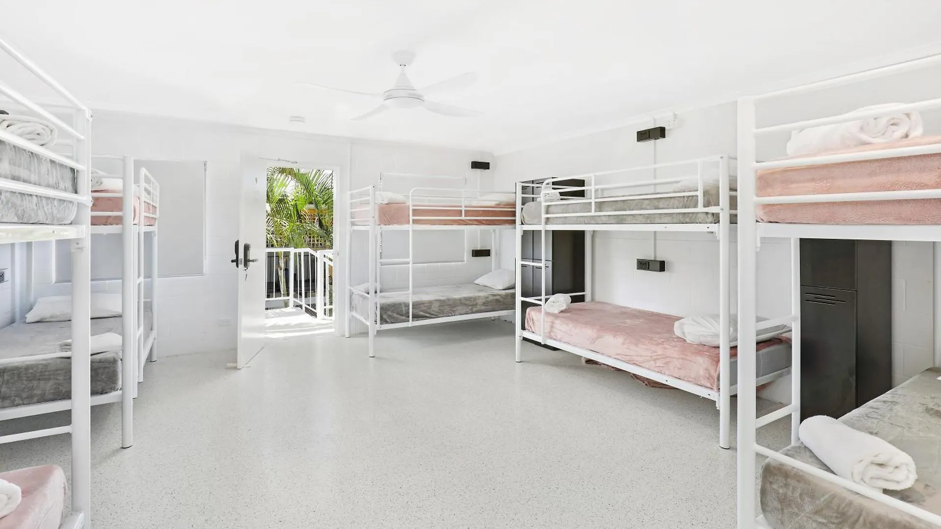 Palms On Parker Backpackers Hostel Maroochydore